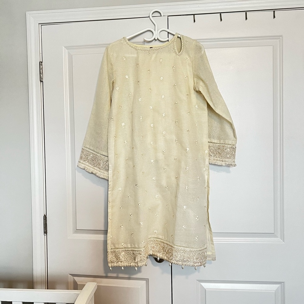 Ivory trouser shirt and shaffon duppatta from beechtree.size 12